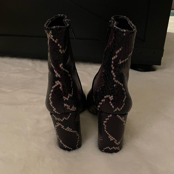 Vince Camuto
Women's Dannia Square - Toe Booties - Picture 4 of 5
